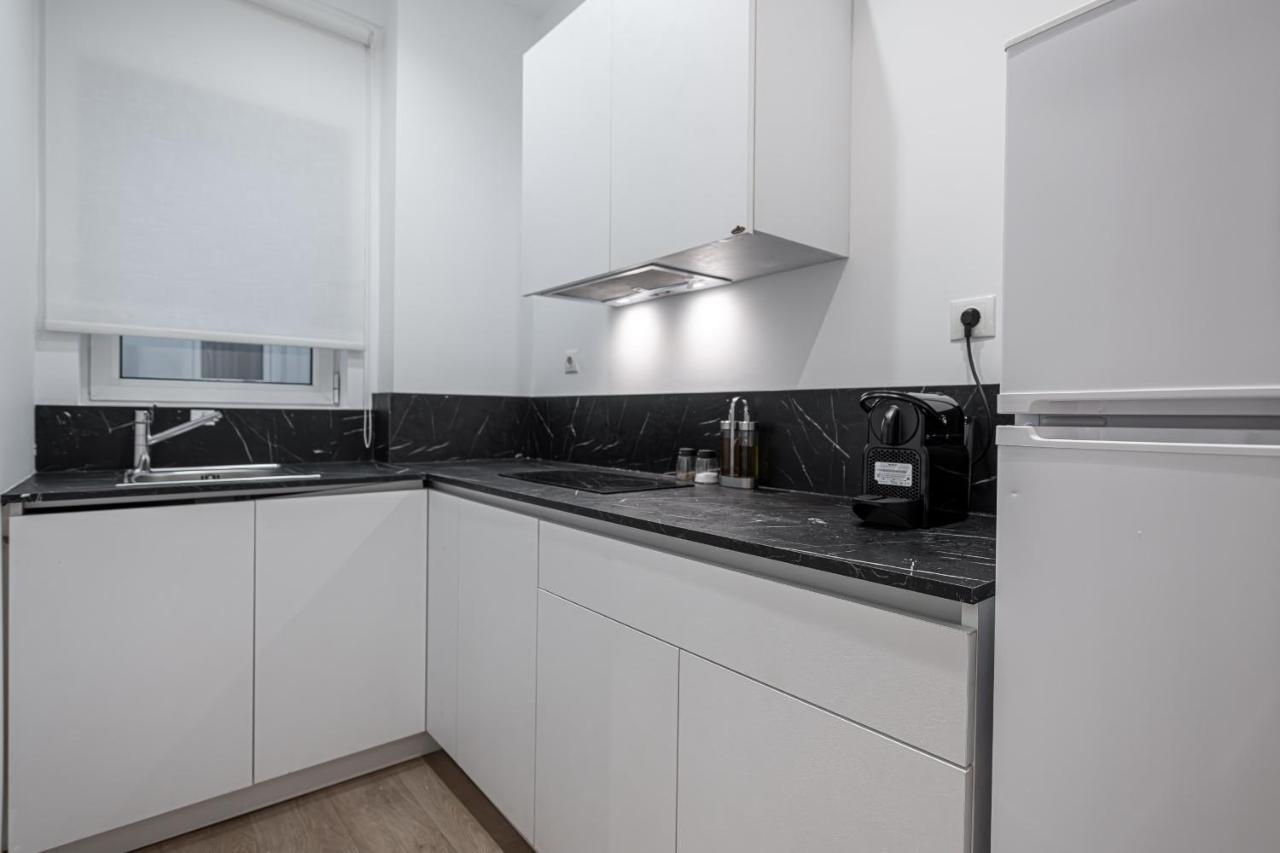 Kriel Suites By Liv Homes Атина Екстериор снимка