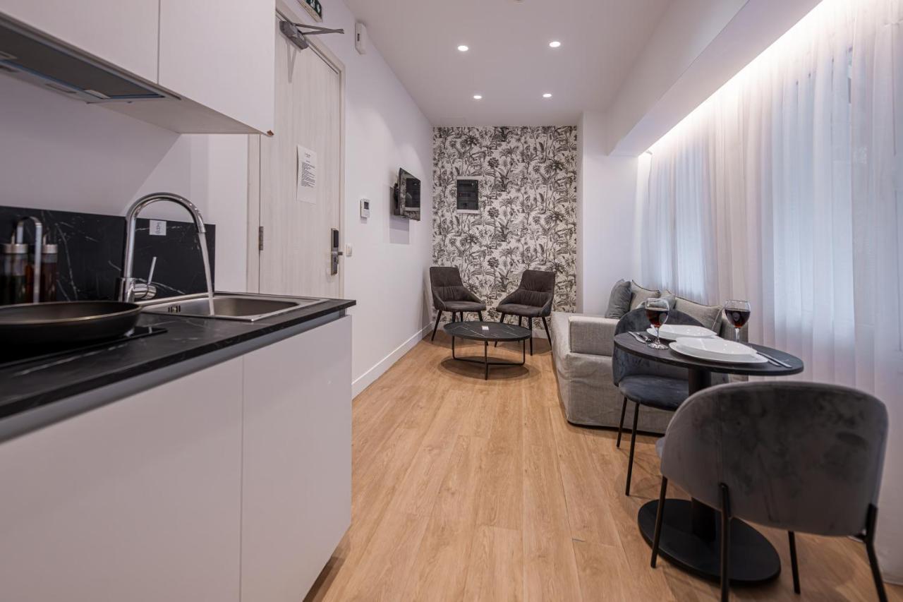 Kriel Suites By Liv Homes Атина Екстериор снимка