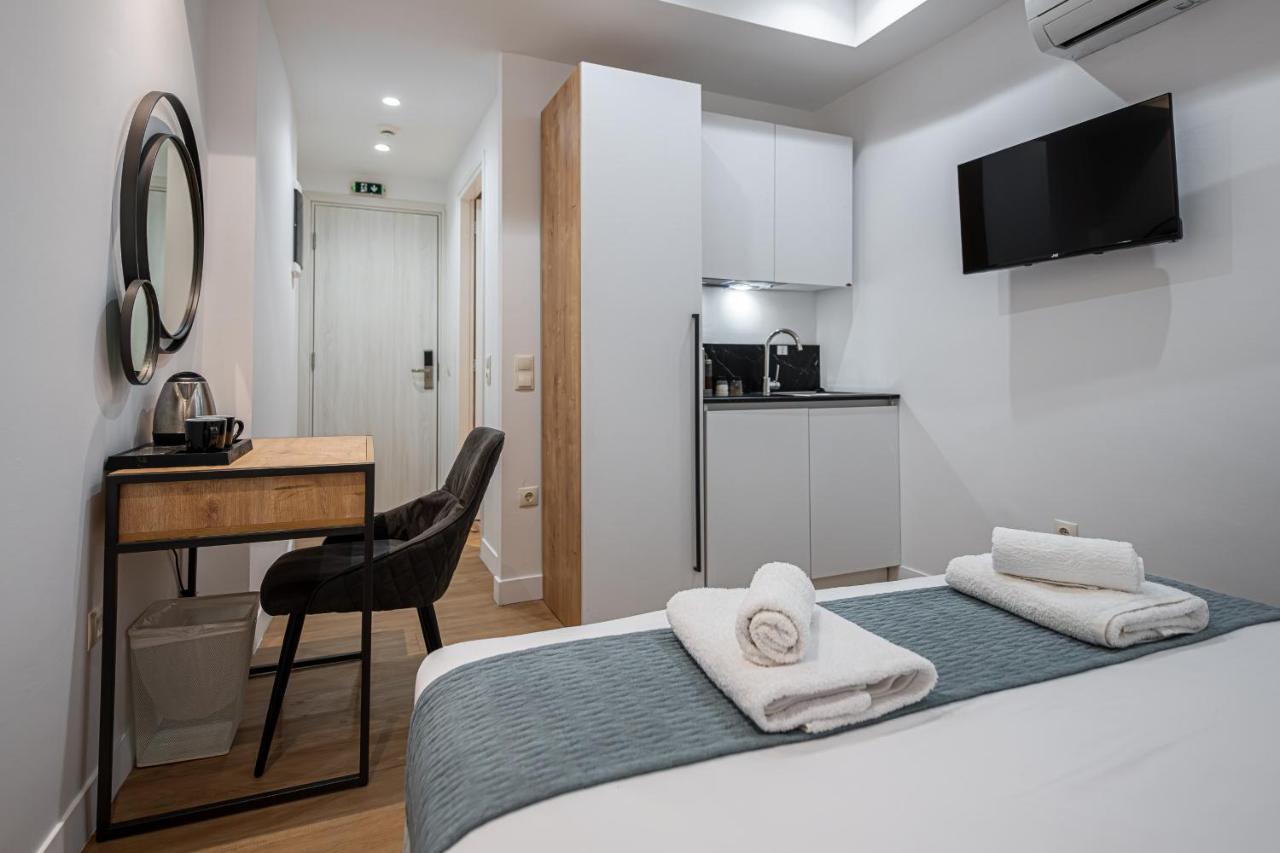 Kriel Suites By Liv Homes Атина Екстериор снимка