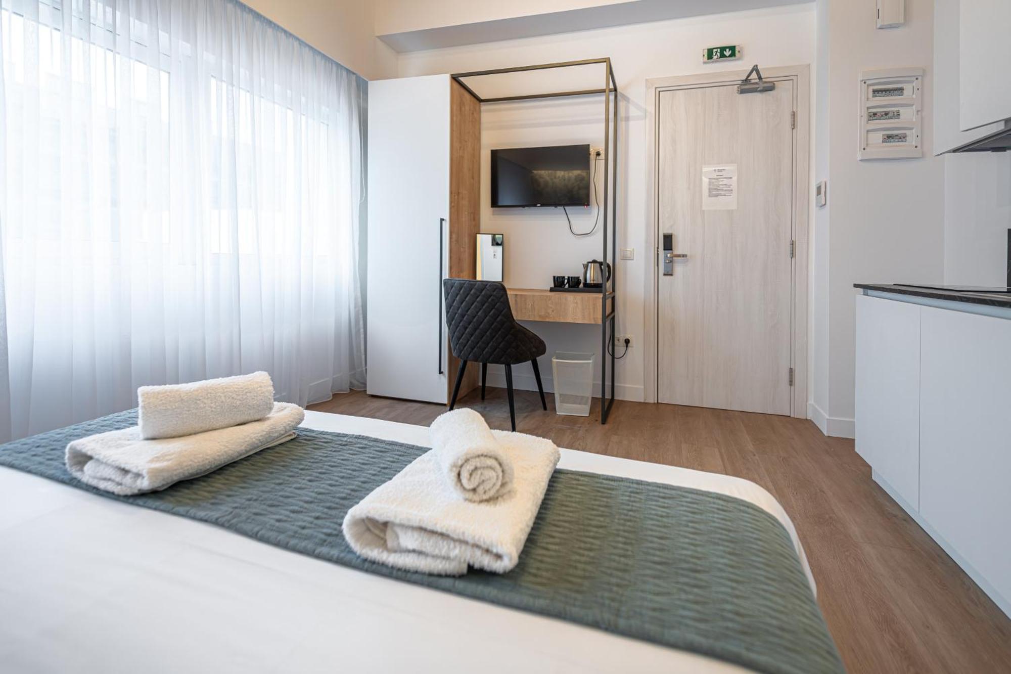 Kriel Suites By Liv Homes Атина Екстериор снимка