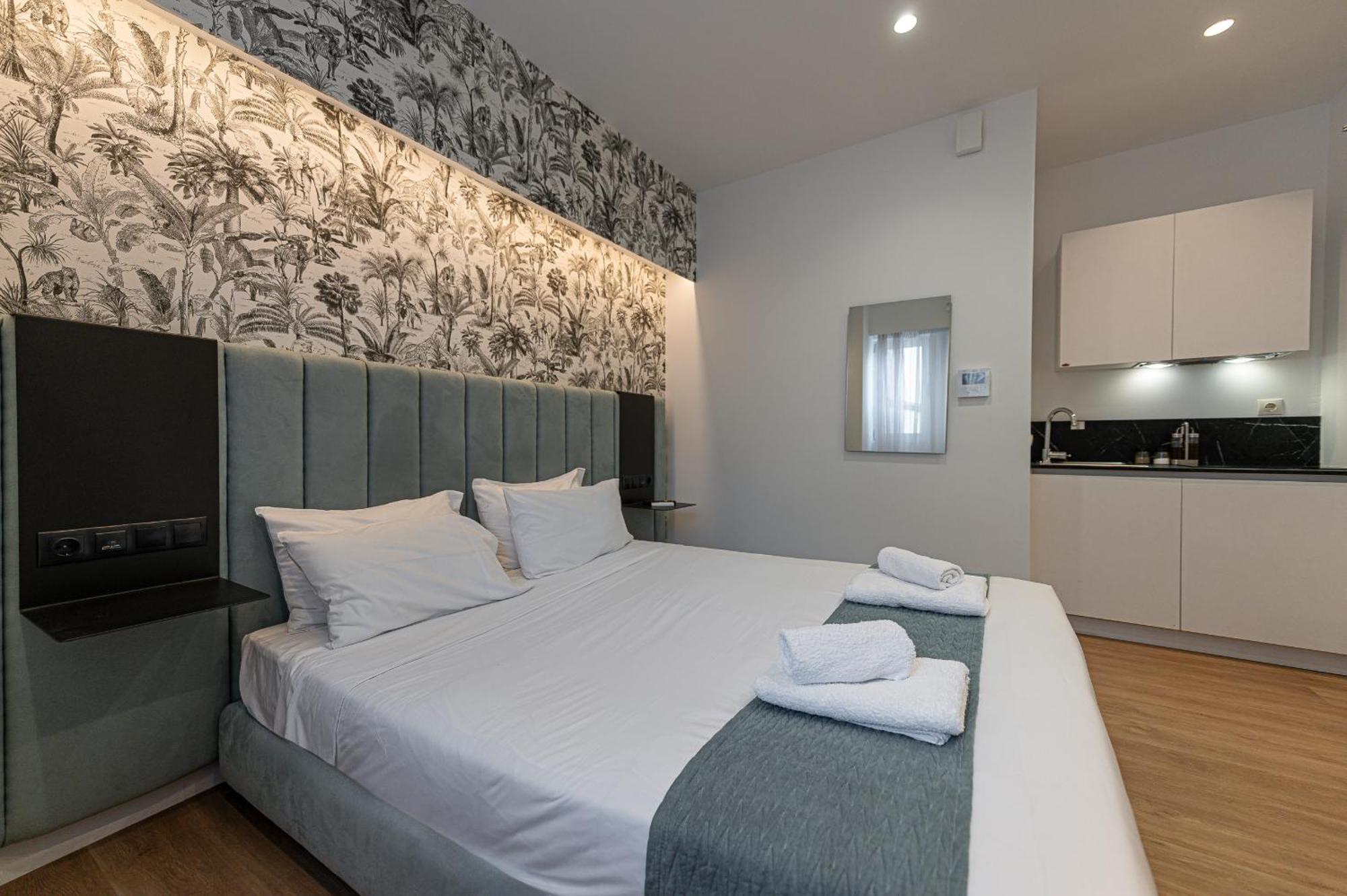 Kriel Suites By Liv Homes Атина Екстериор снимка
