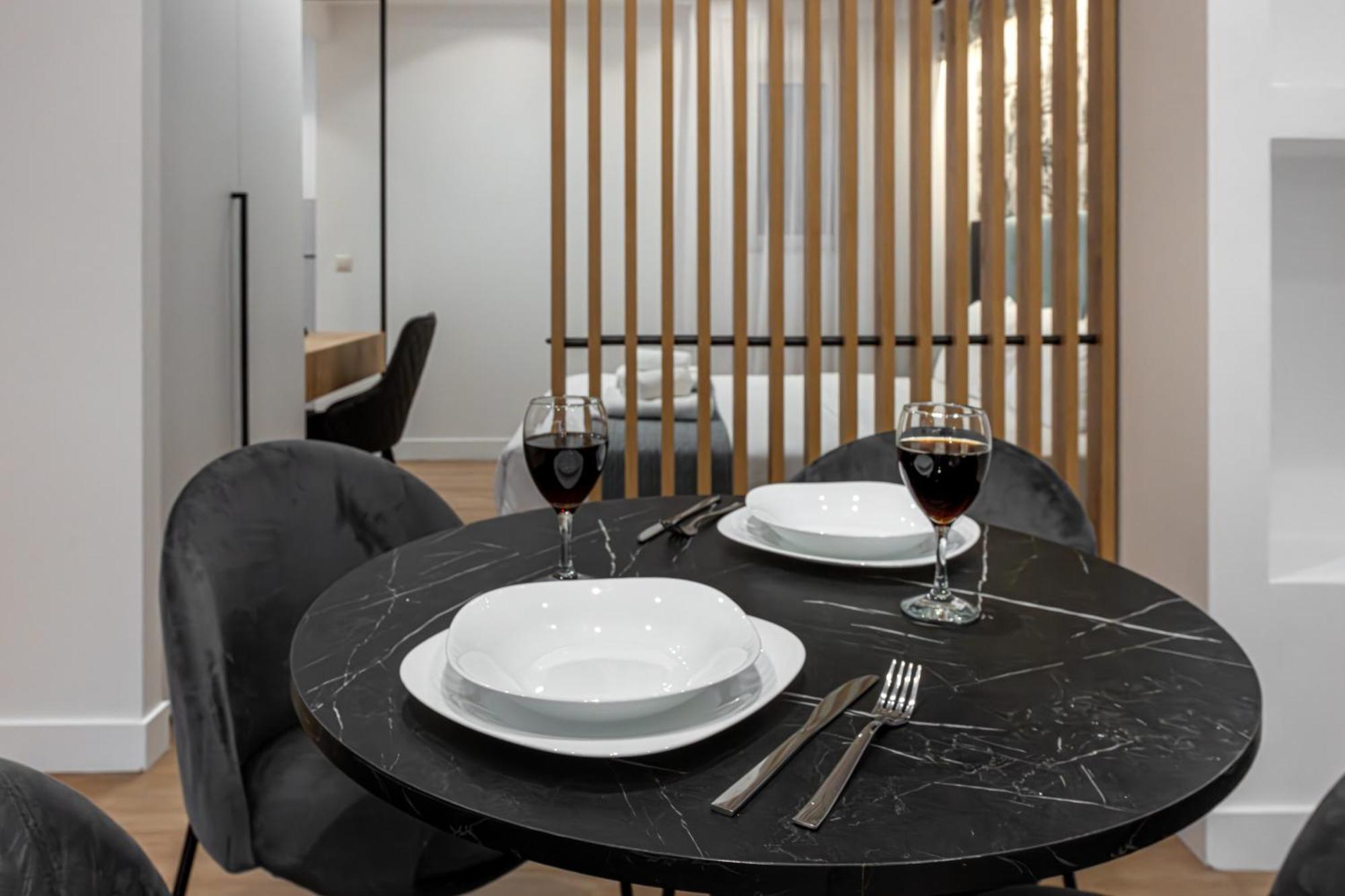 Kriel Suites By Liv Homes Атина Екстериор снимка